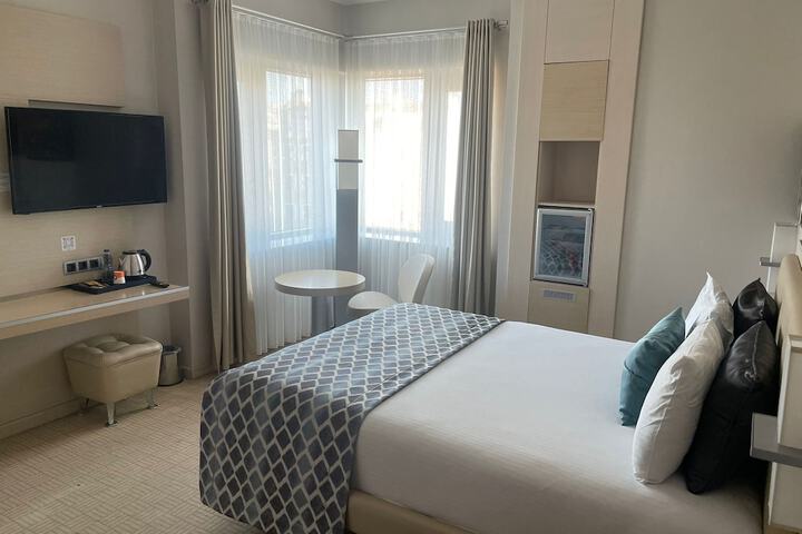 Room 4 of 11