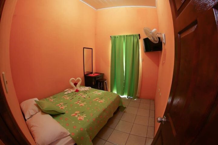 Room 8 of 9