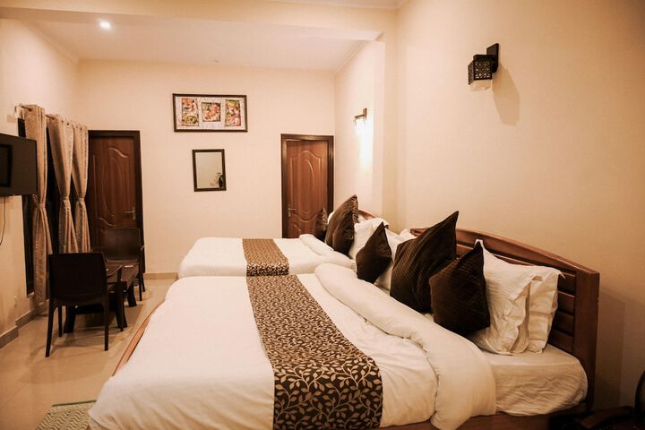 Room 12 of 28
