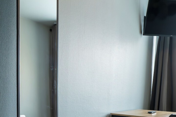 Room 9 of 17