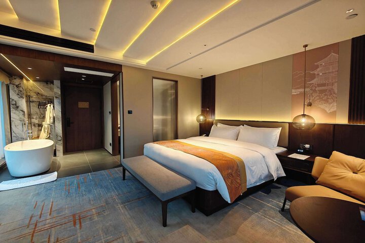 Room 10 of 21
