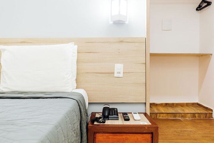 Room 13 of 36