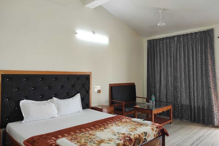 Room 8 of 29