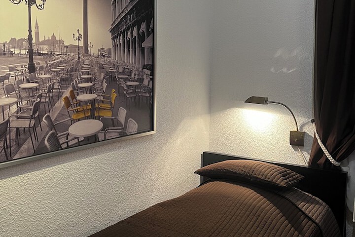 Room 73 of 169