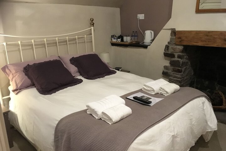 Room 13 of 38