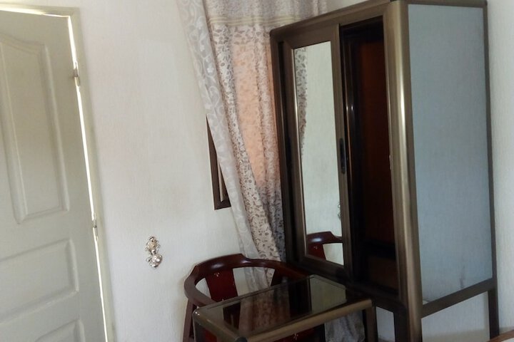 Room 8 of 33