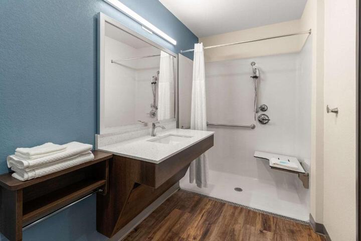 1 Queen Bed Suite (10 of 21)