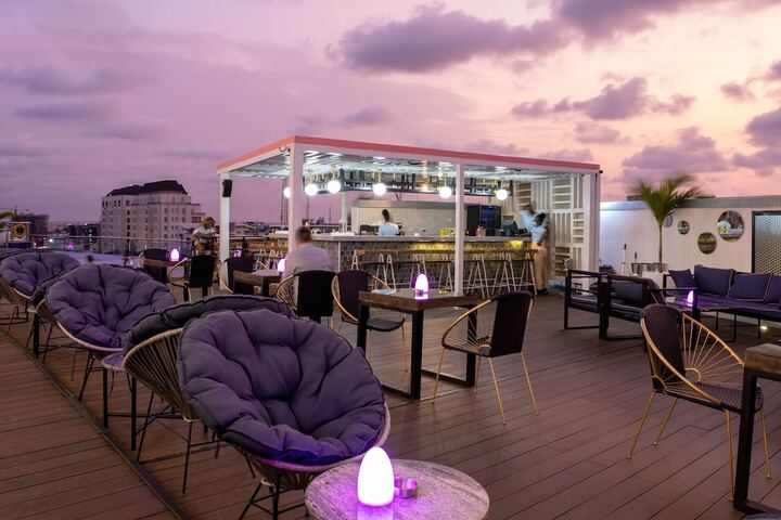 Lounge 59 of 64