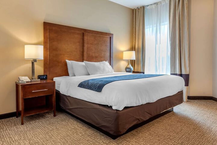 1 King Bed (21 of 21)