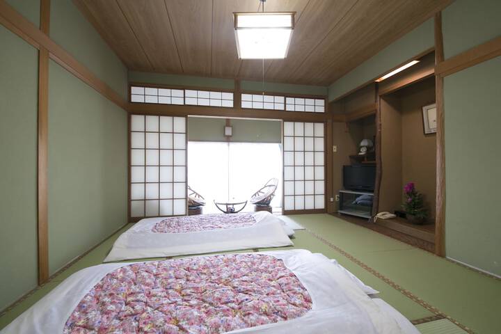 Room 11 of 42