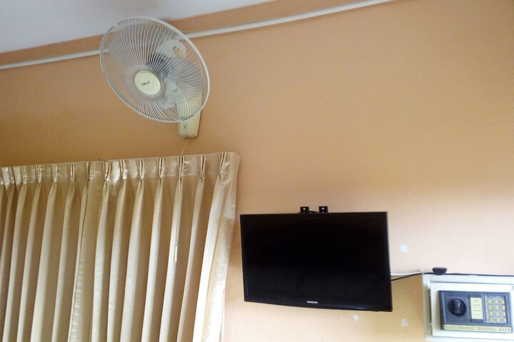 Room 14 of 40