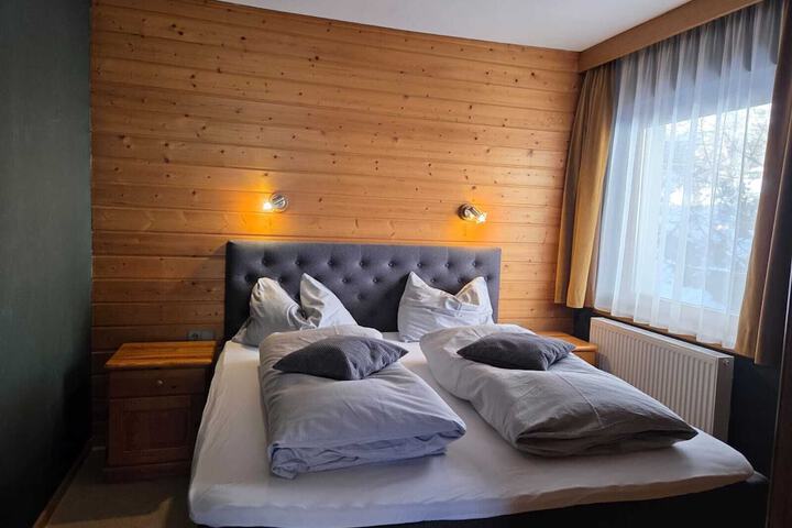Room 10 of 62