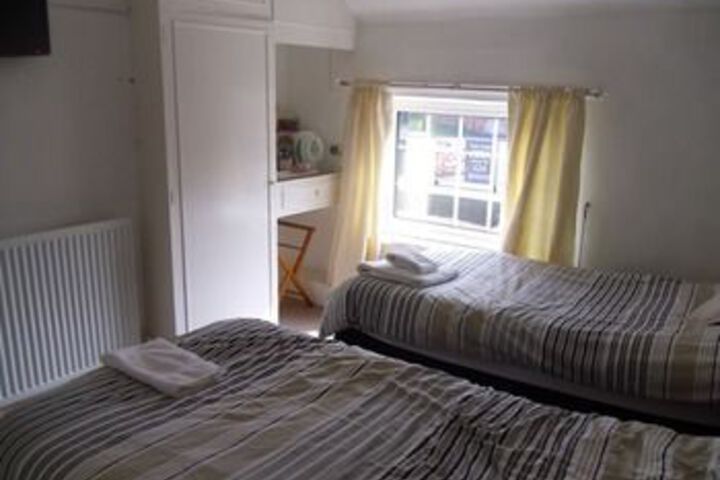 Room 10 of 16