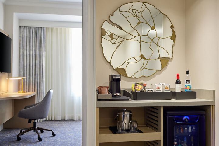 Lounge 50 of 88