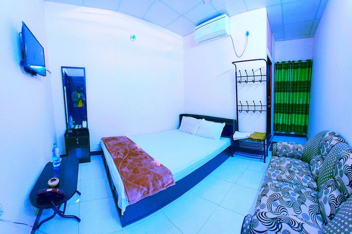 Room 6 of 6