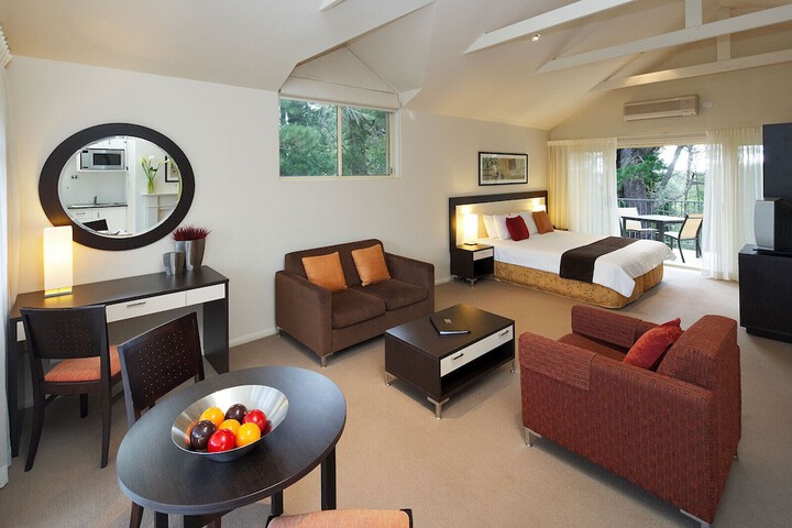 Room 4 of 18