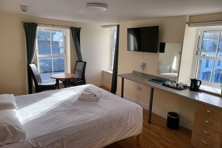 Room 11 of 24