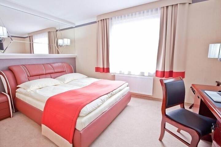 Room 5 of 33