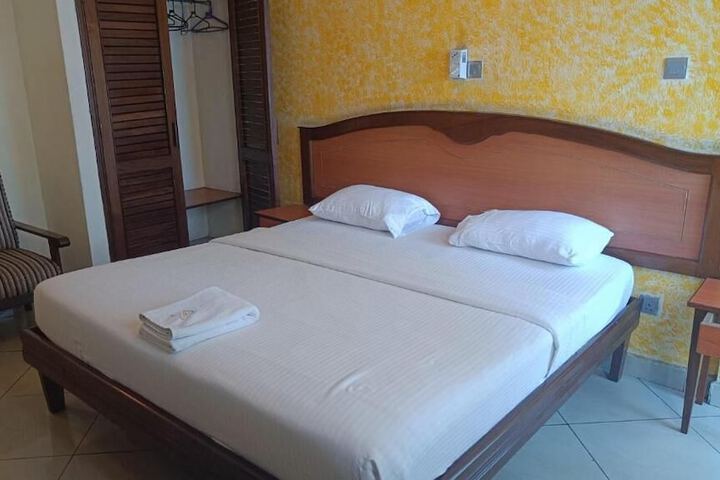 Room 10 of 43