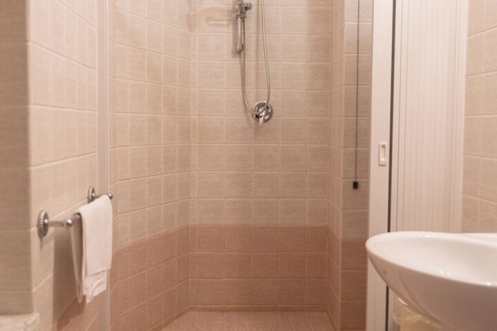 Room 108 of 141