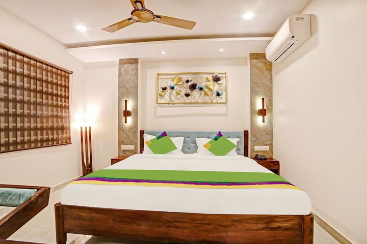 Room 12 of 38