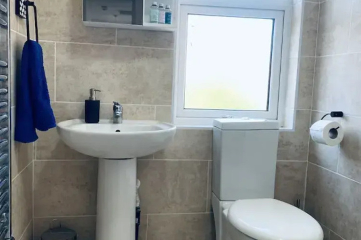 Room 7 of 12