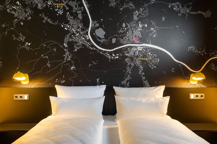 Room 17 of 173