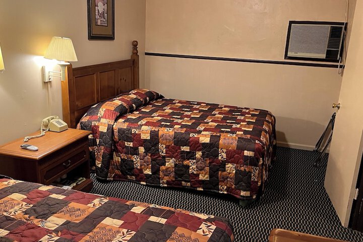 1 Queen Bed (27 of 39)
