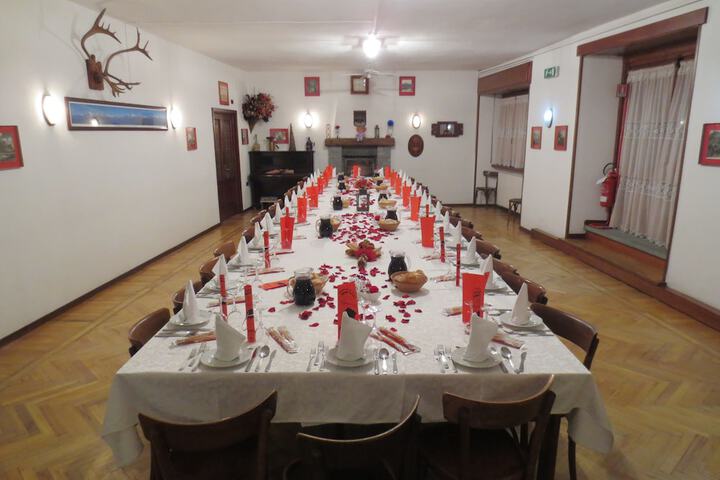 Dining 33 of 56