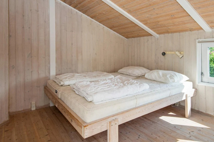 Room 4 of 18