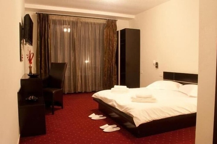 Room 8 of 44