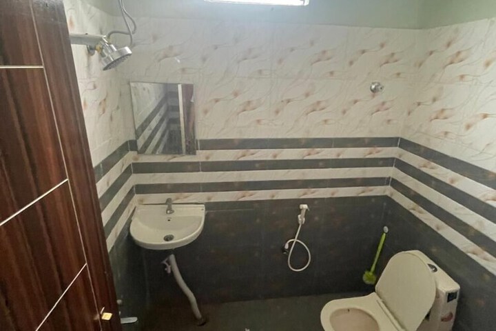 Room 12 of 18