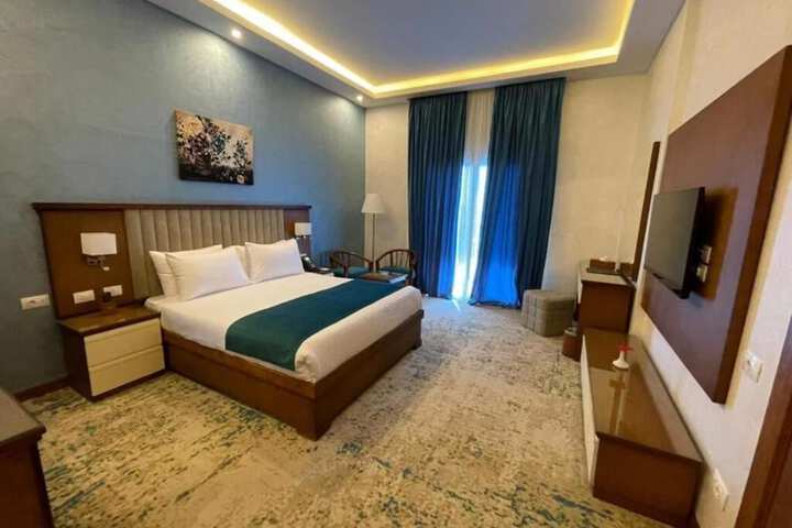Room 21 of 37