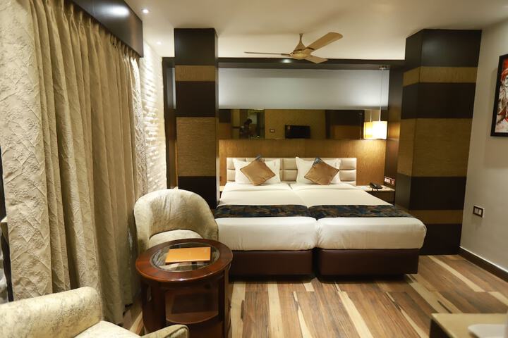 Room 17 of 33