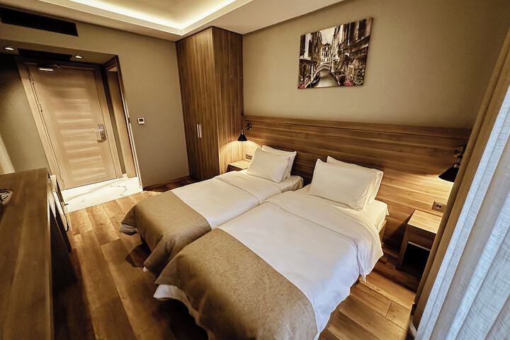 Room 18 of 74
