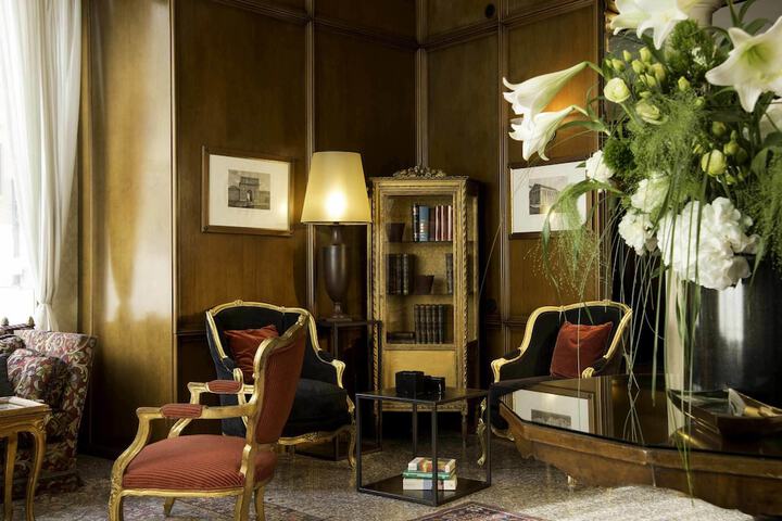Entrance & Lobby