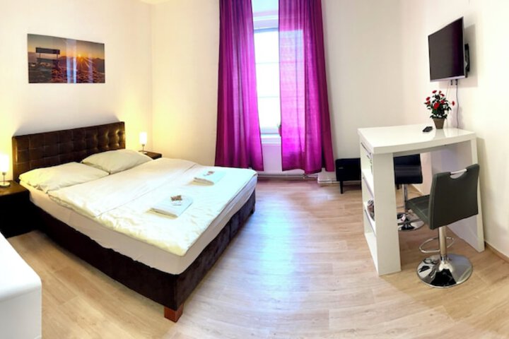 Room 15 of 48