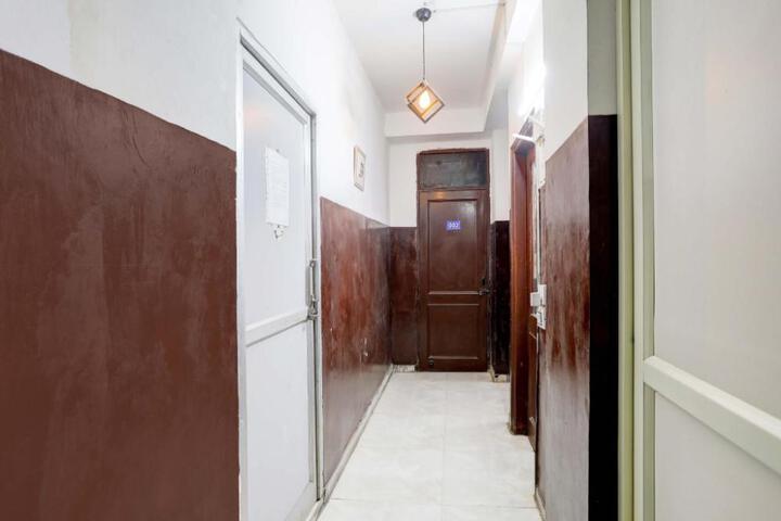 OYO 820080 Green Park Residency
