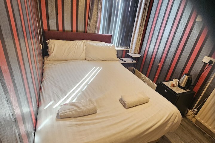 Room 16 of 39