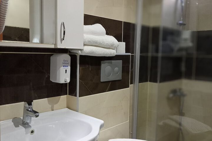 Room 12 of 20