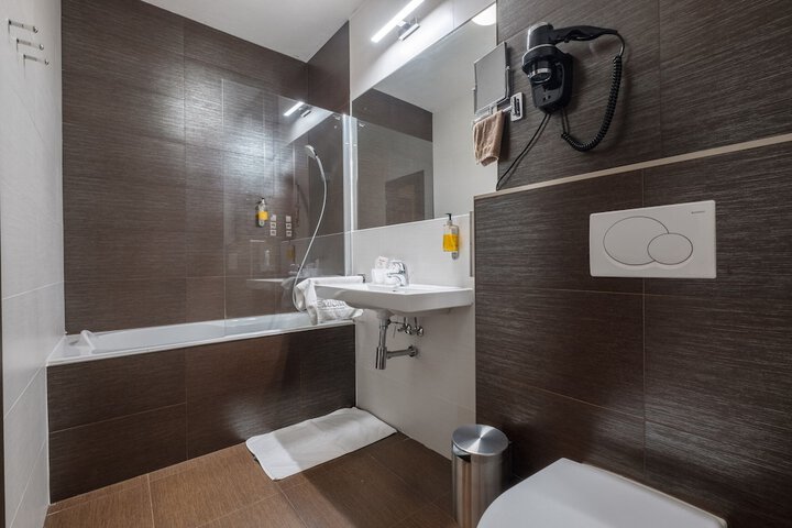 Room 20 of 46