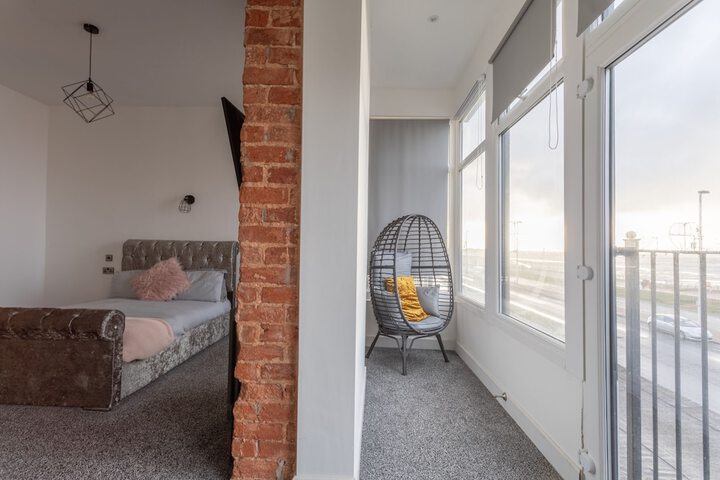 Room 7 of 19