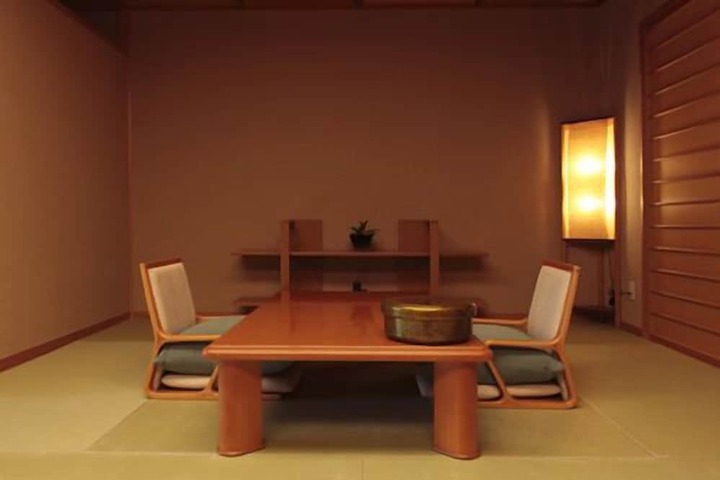 Room 24 of 53