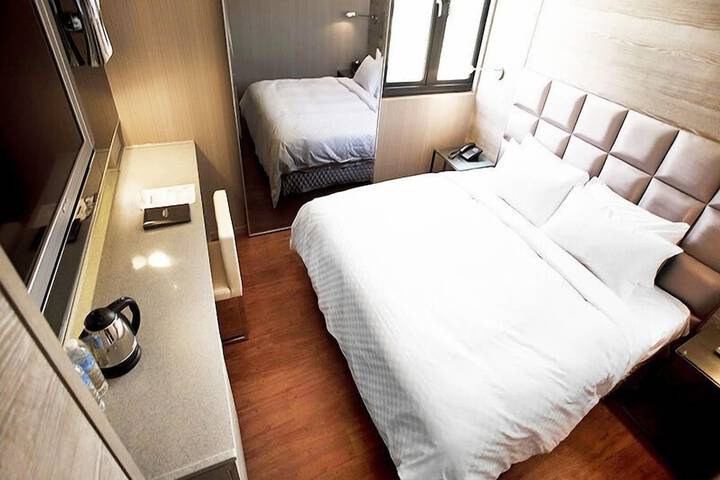 Room 7 of 15