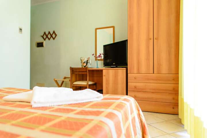 Room 7 of 42
