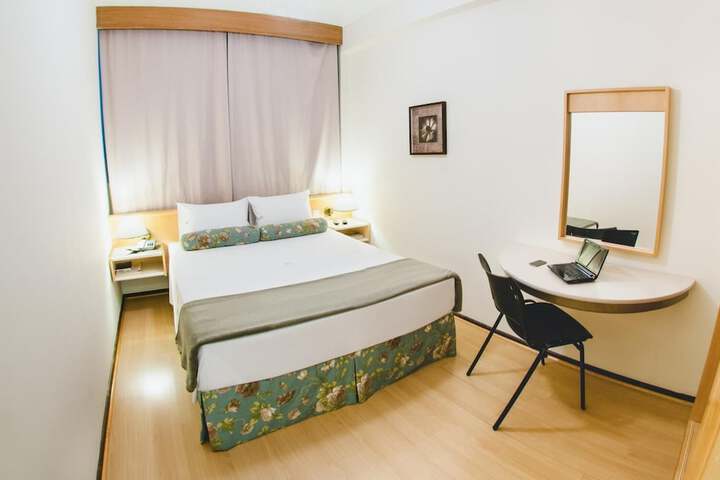 Room 6 of 18