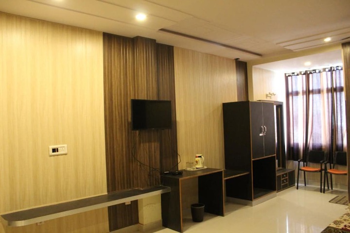 Room 12 of 23
