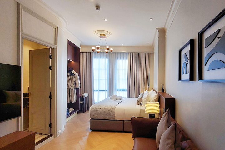 Room 17 of 40
