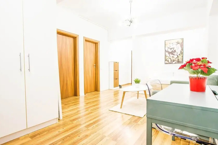 Room 5 of 12