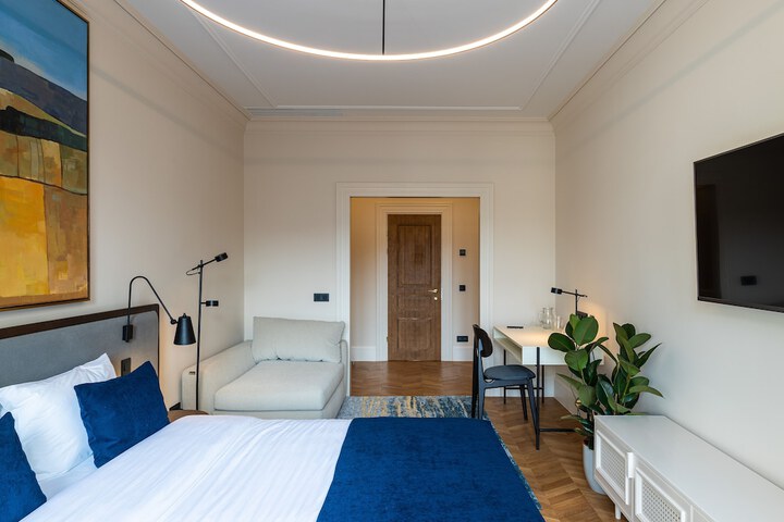 Room 51 of 90